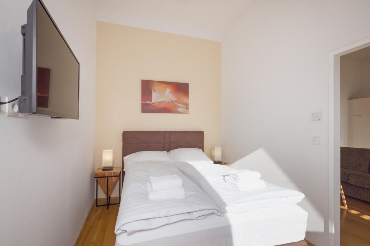 Vienna Stay Apartments Pezzl 1170 ภายนอก รูปภาพ