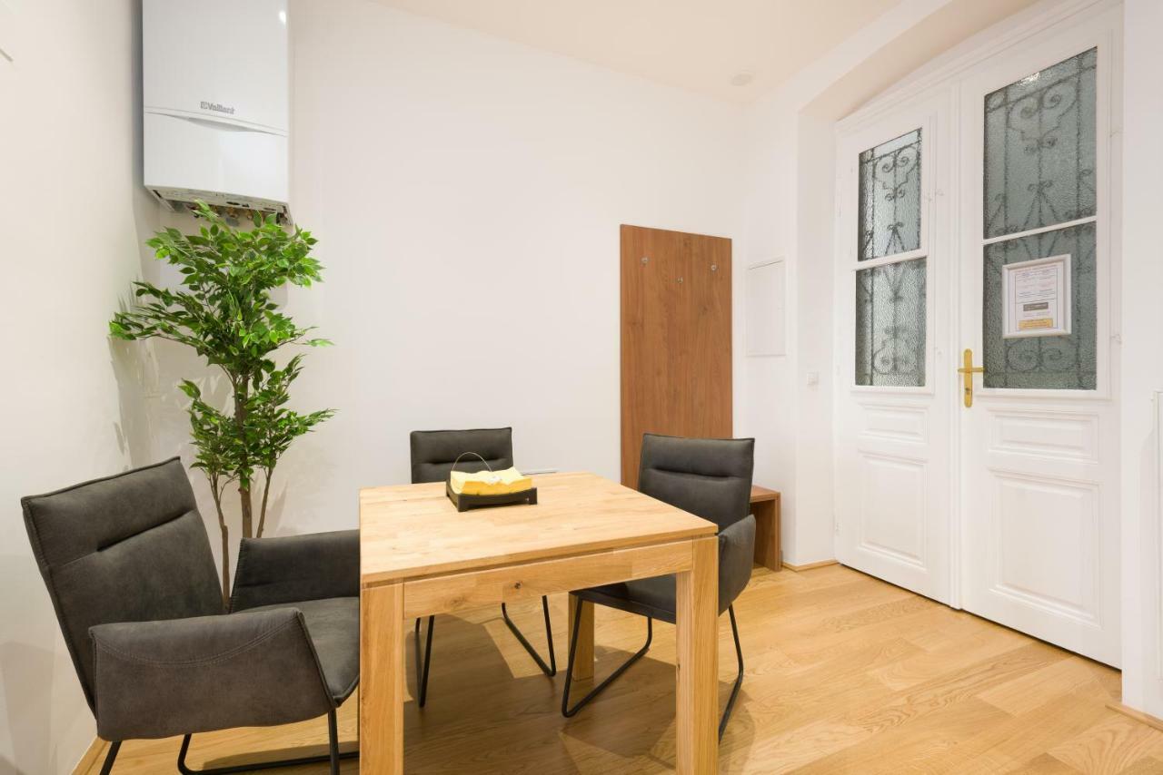 Vienna Stay Apartments Pezzl 1170 ภายนอก รูปภาพ